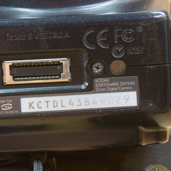 Kodak EasyShare DX7590 5 MP 10x Optical Zoom Digital Camera - Picture 8 of 8